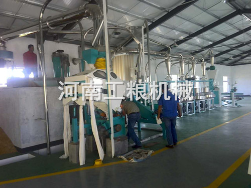 四組石磨面粉機(jī)械